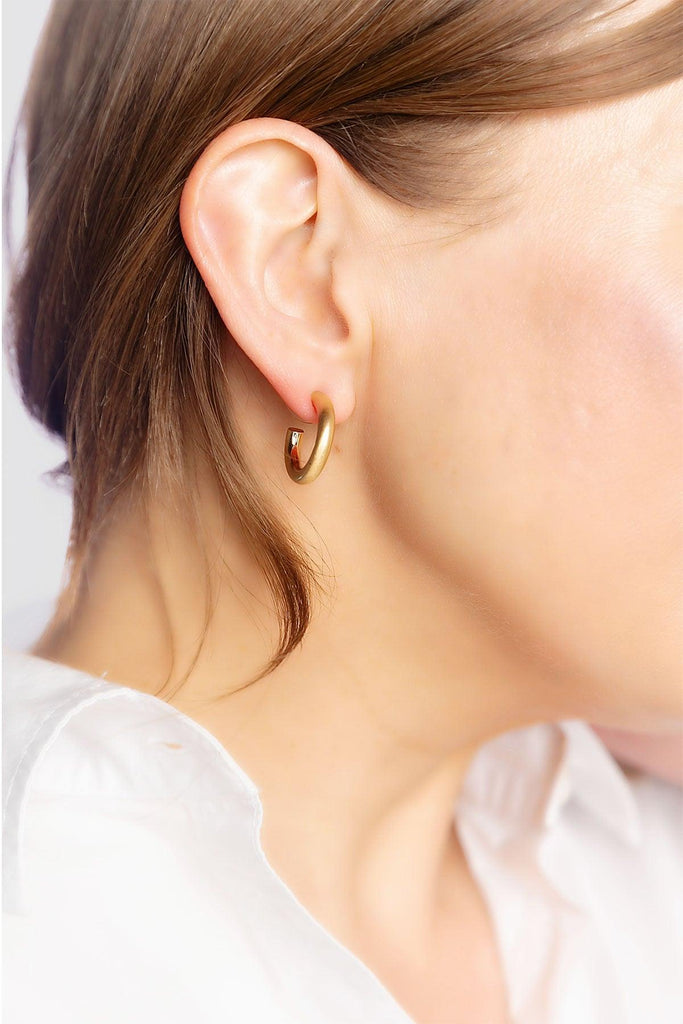Célia Hoop Earrings in Satin Gold - Canvas Style