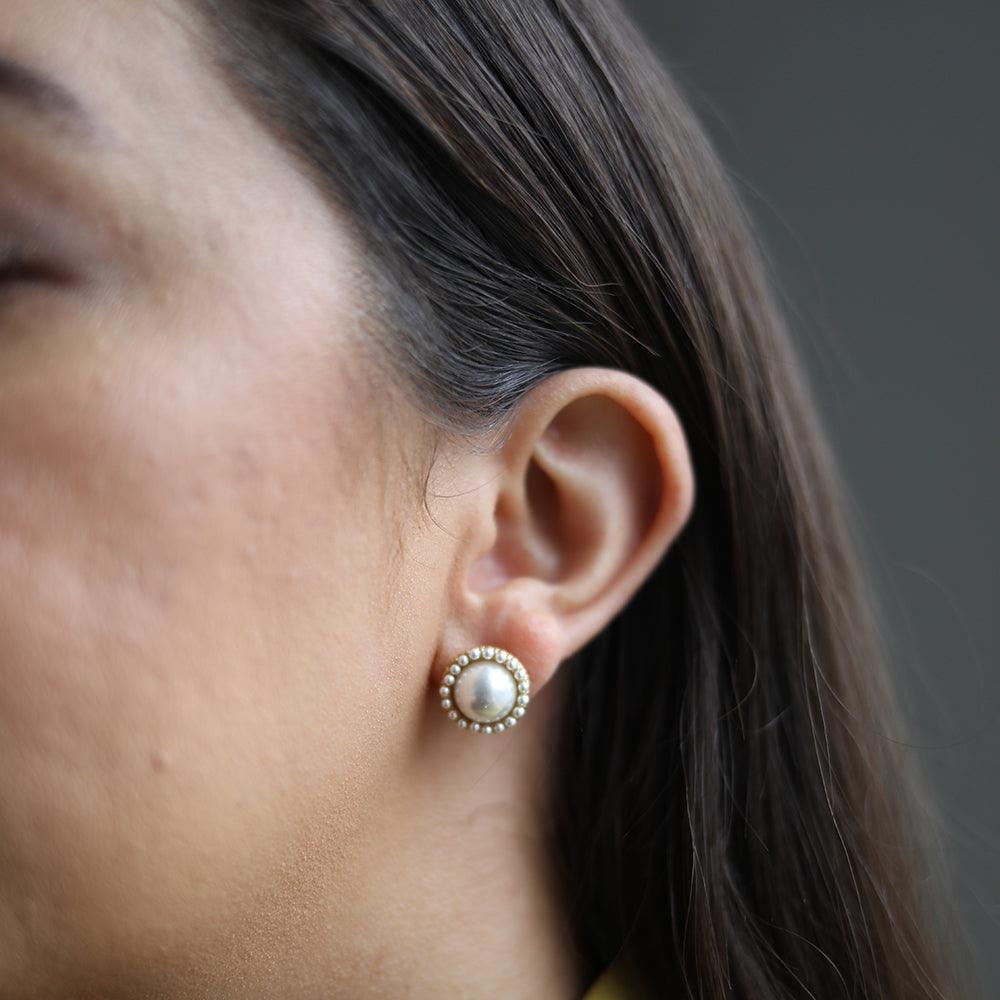 Ellie Pearl Stud Earrings in Ivory - Canvas Style